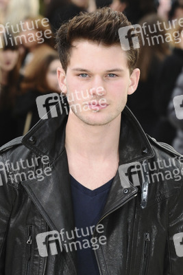 Jeremy Irvine