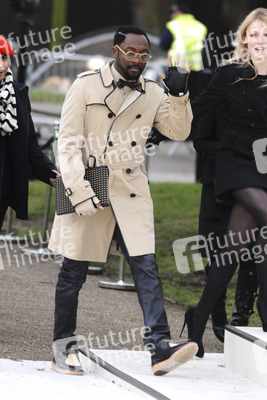 Will.i.am (The Black Eyed Peas) mit Begleitung