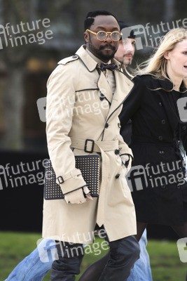 Will.i.am (The Black Eyed Peas) mit Begleitung