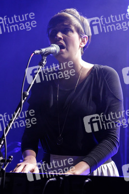 Cherilyn MacNeil (Dear Reader)