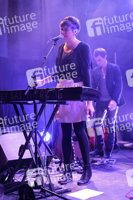 Cherilyn MacNeil (Dear Reader)