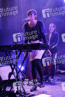 Cherilyn MacNeil (Dear Reader)