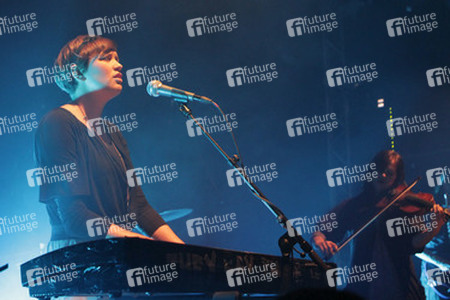 Cherilyn MacNeil (Dear Reader)