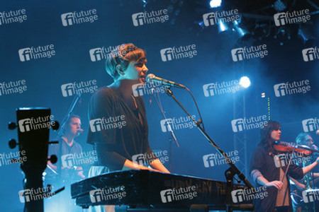 Cherilyn MacNeil (Dear Reader)