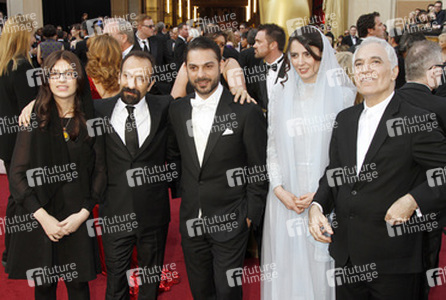 Asghar Farhadi mit seinem Team von 'A Seperation'