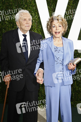 Kirk Douglas mit Gattin Anne Buydens