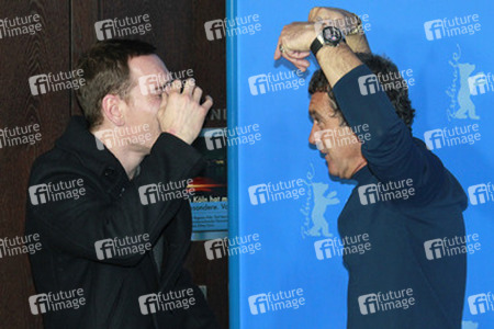 Michael Fassbender, Antono Banderas