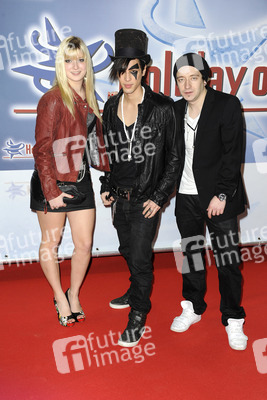 Steffy, Pat RoXx, Luke (Supercircus)
