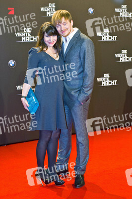 Jamila Saab, Tino Mewes