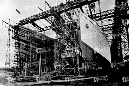 Olympic (rechts) und Titanic (links) im Bau bei Harland & Wolff in Belfast