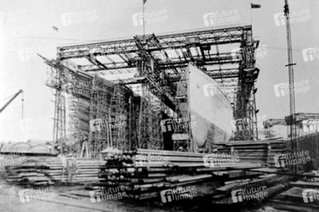 Olympic (rechts) und Titanic (links) im Bau bei Harland & Wolff in Belfast