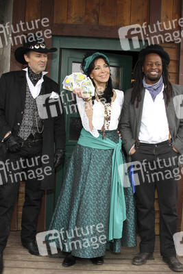 Timothy Peach, Dunja Rajter, Mola Adebisi