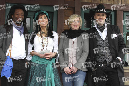 Mola Adebisi, Dunja Rajter, Ute Thienel, Timothy Peach