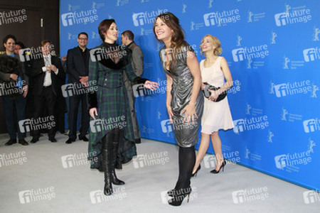 Stephanie Paul, Peta Sergeant, Julia Dietze