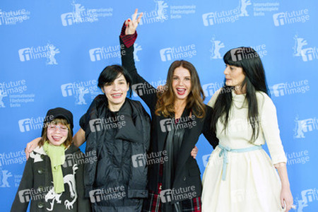 Teona Strugar Mitevska, Victoria Abril, Labina Mitevska und Kind