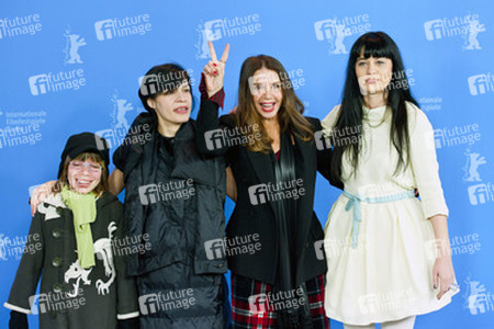 Teona Strugar Mitevska, Victoria Abril, Labina Mitevska und Kind