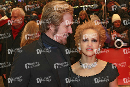 Matthew Modine mit Begleitung