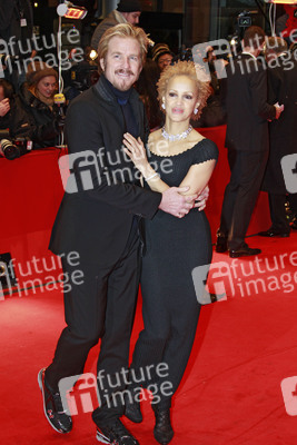 Matthew Modine mit Begleitung