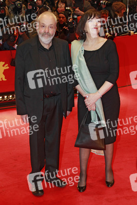 Mike Leigh mit Begleitung