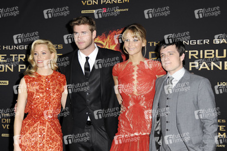 Elizabeth Banks, Liam Hemsworth, Jennifer Lawrence, Josh Hutcherson