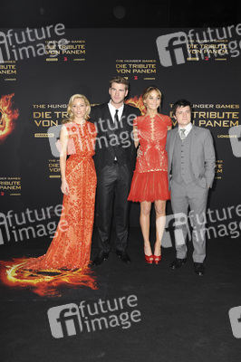 Elizabeth Banks, Liam Hemsworth, Jennifer Lawrence, Josh Hutcherson