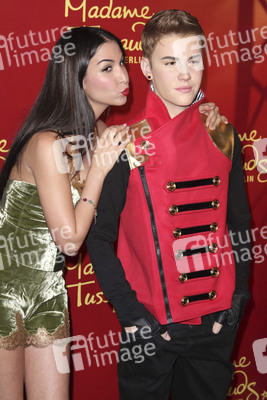 Sila Sahin mit Justin Bieber Wachsfigur