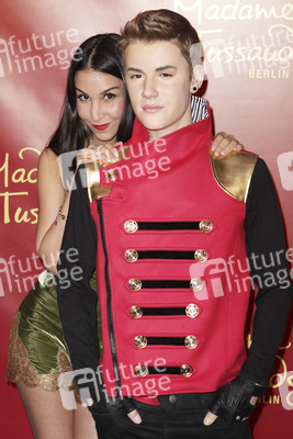Sila Sahin mit Justin Bieber Wachsfigur