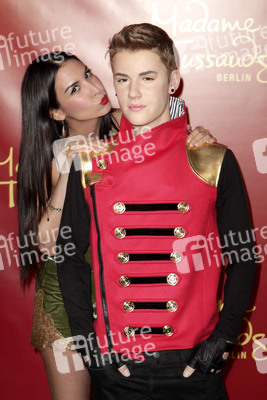 Sila Sahin mit Justin Bieber Wachsfigur