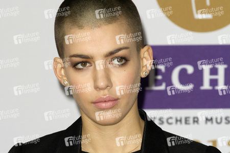 Alina Süggeler (Frida Gold)