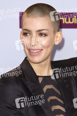 Alina Süggeler (Frida Gold)