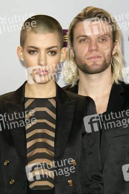 Alina Süggeler, Andreas 'Andi' Weizel (Frida Gold)