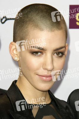 Alina Süggeler (Frida Gold)