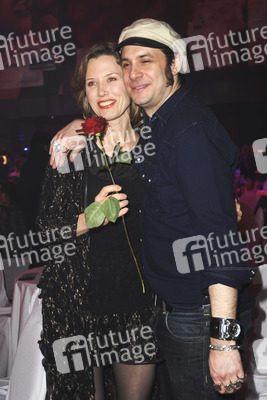 Sascha Vollmer (The BossHoss) mit Begleitung