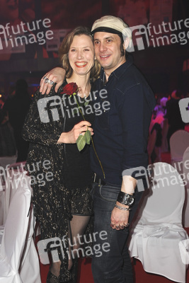 Sascha Vollmer (The BossHoss) mit Begleitung