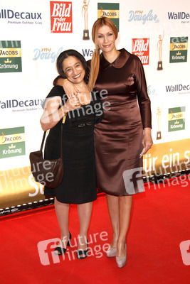 Yasmina Filali mit ihrer Mutter Malika