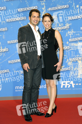 Bülent Sharif mit Freundin Emire Oezyrek