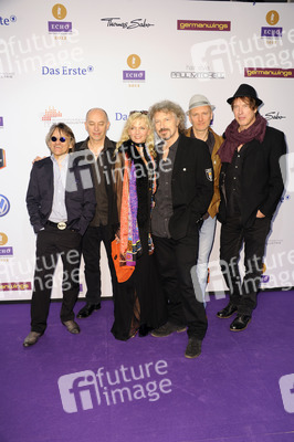 Wolfgang Niedecken mit Ehefrau Tina und seiner Band BAP