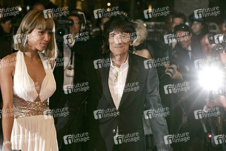 Ron Wood (The Birds, The Creation, The Jeff Beck Group, Faces, The Rolling Stones, The New Barbarians) mit Freundin Ana Araujo