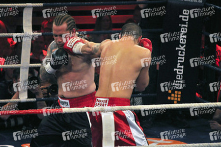 Martin Kesici, Jay Khan