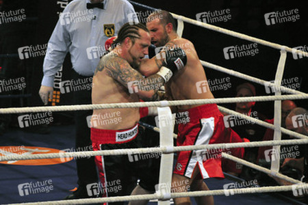 Martin Kesici, Jay Khan