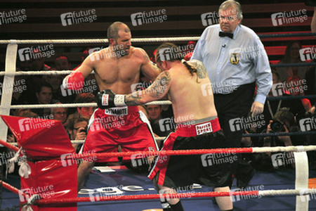 Martin Kesici, Jay Khan