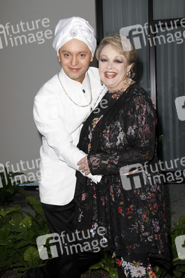 Julian F.M. Stoeckel, Barbara Schöne