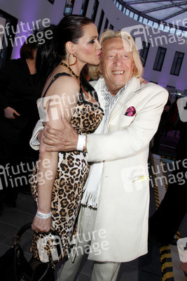 Djamila Rowe, Rolf Eden