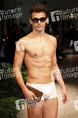 Julian Stoeckel Model