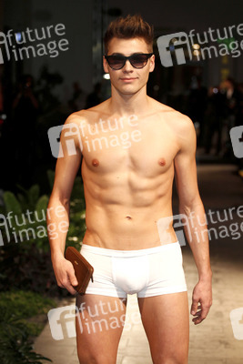 Julian Stoeckel Model