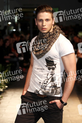 Julian Stoeckel Model