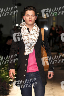 Julian Stoeckel Model