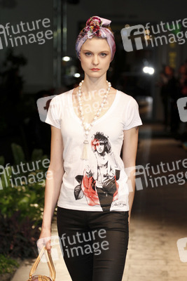 Julian Stoeckel Model