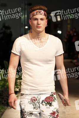 Julian Stoeckel Model