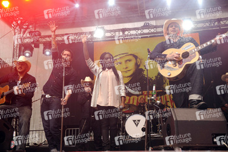 Alec 'Boss Burns' Völkel, Sascha 'Hoss Power' Vollmer (The BossHoss), Ivy Quainoo